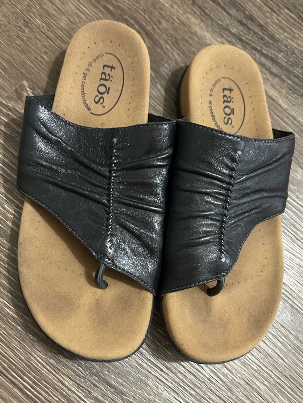 Taos Womens Gift 2 Black Leather Ruched Toe Post Slip On Comfort Sandals Size 8